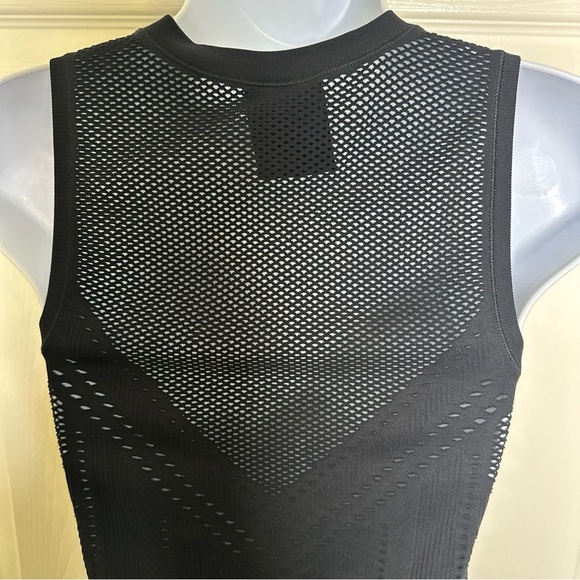 Athleta Black Sleeveless Fitted Tank Top - Picture 8 of 13